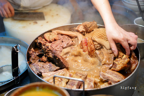 大埔墟街市美食推薦 鴻發牛什魚蛋專家 美味好吃的牛雜 魚蛋 奶油脆豬 樂活的大方 旅行玩樂學