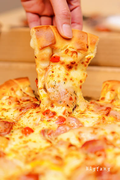 輕鬆在家開趴美食 Pizza Hut 酥香菠蘿芝心餅皮比薩 甜香酥脆又會牽絲 讚啦 樂活的大方 旅行玩樂學