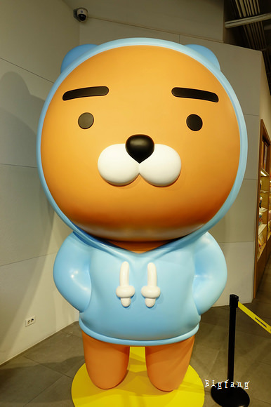 首爾弘大購物 Kakao Friends Store 弘大店 超可愛好買好逛好拍照的kakao Friends 樂活的大方 旅行玩樂學 首爾弘大購物 Kakao Friends Store 弘大店 超可愛好買好逛好拍照的kakao Friends 樂活的大方 旅行玩樂學