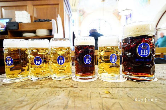 慕尼黑必吃必喝 Hofbrau Munchen Hb皇家啤酒屋 超好喝德國啤酒 德國豬腳太好吃 樂活的大方 旅行玩樂學