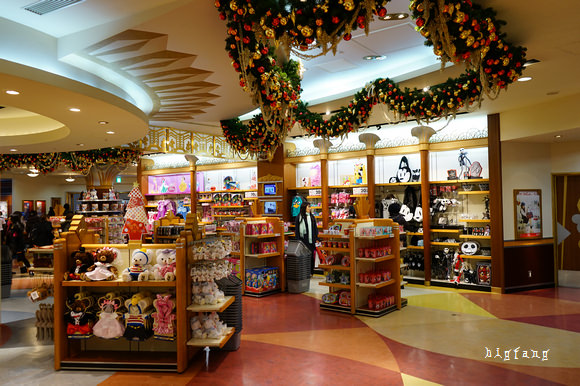 jr舞浜车站旁 disney store @ 日本最大级迪士尼商店,shopping去
