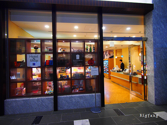 lobby楼层也有饭店自营的商店,有卖饮料,零食跟纪念品, 不过饮料略比