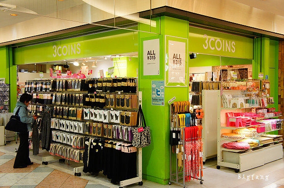 日本 東京 3coins 300yen日雜商店 配件 小物 女生可愛風 樂活的大方 旅行玩樂學 日本 東京 3coins 300yen日雜商店 配件 小物 女生可愛風 樂活的大方 旅行玩樂學