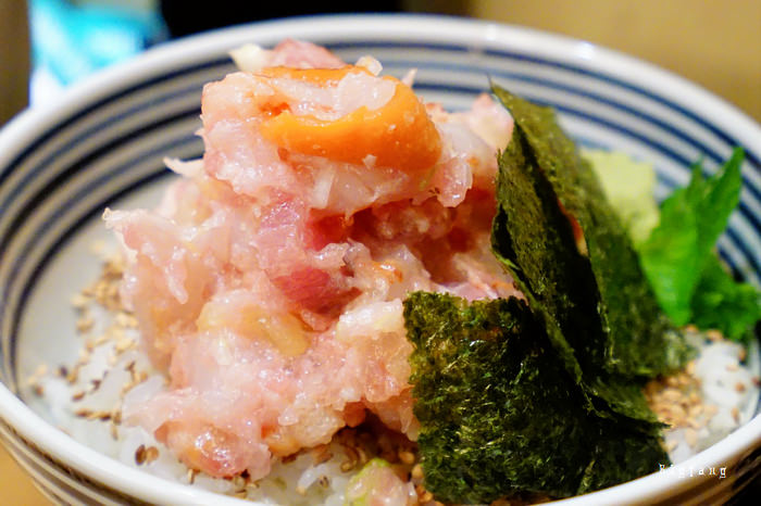 由鲔鱼,鲔鱼骨间肉,鱿鱼,阿根廷天使红虾,鲑鱼卵,鲱鱼卵,海螺,黑海