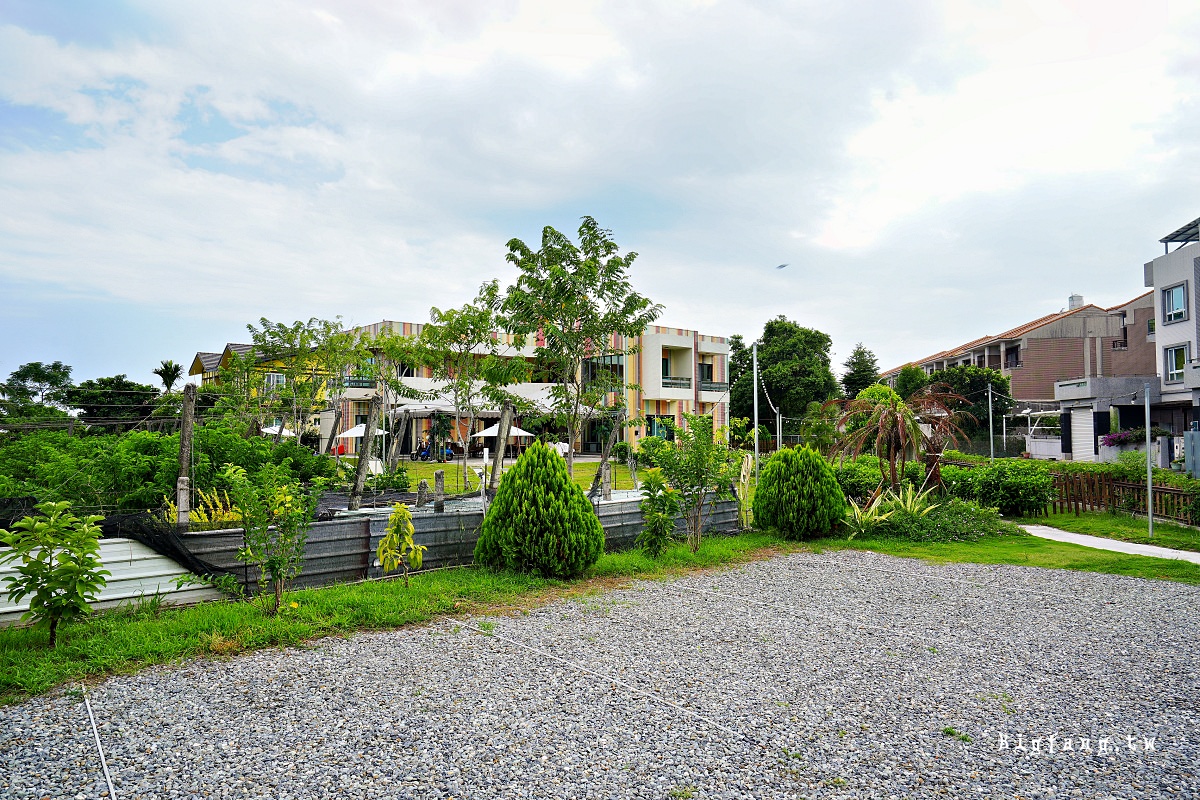 台東住宿 H& Pet彩虹莊園度假會館 停車場